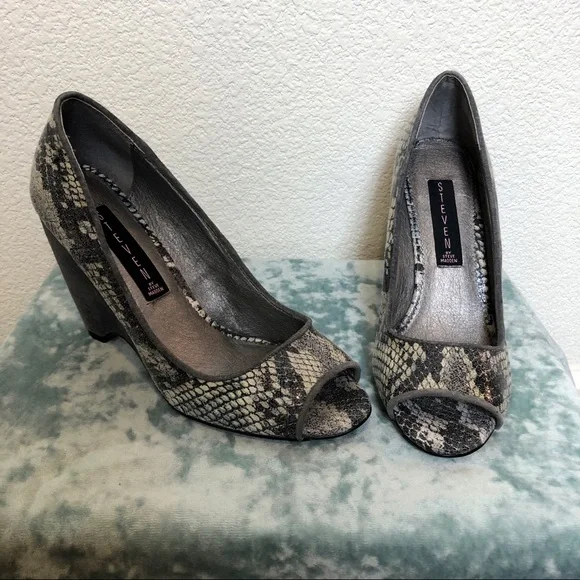 Steve madden deals grey wedges